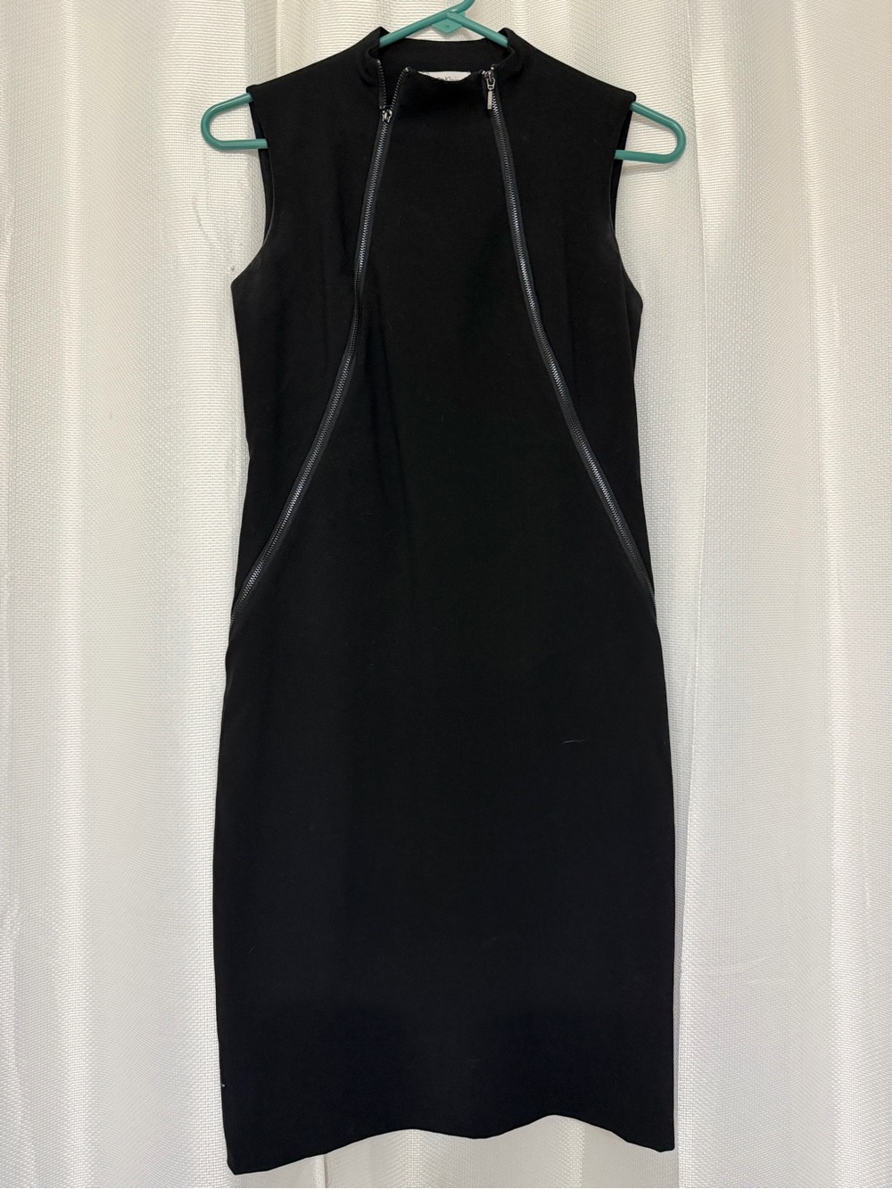 Calvin Klein Black Sleeveless Zip-Detail Sheath Dress